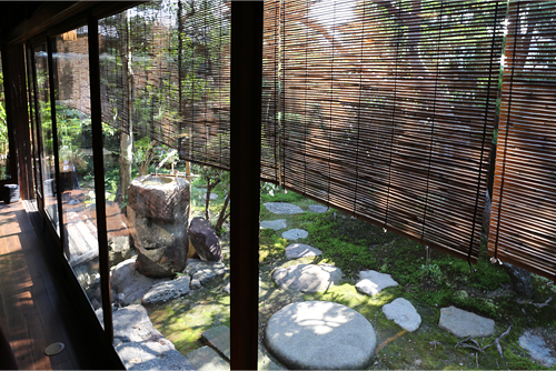 四季折々の表情が楽しめる趣深い中庭が京町家ならでは。