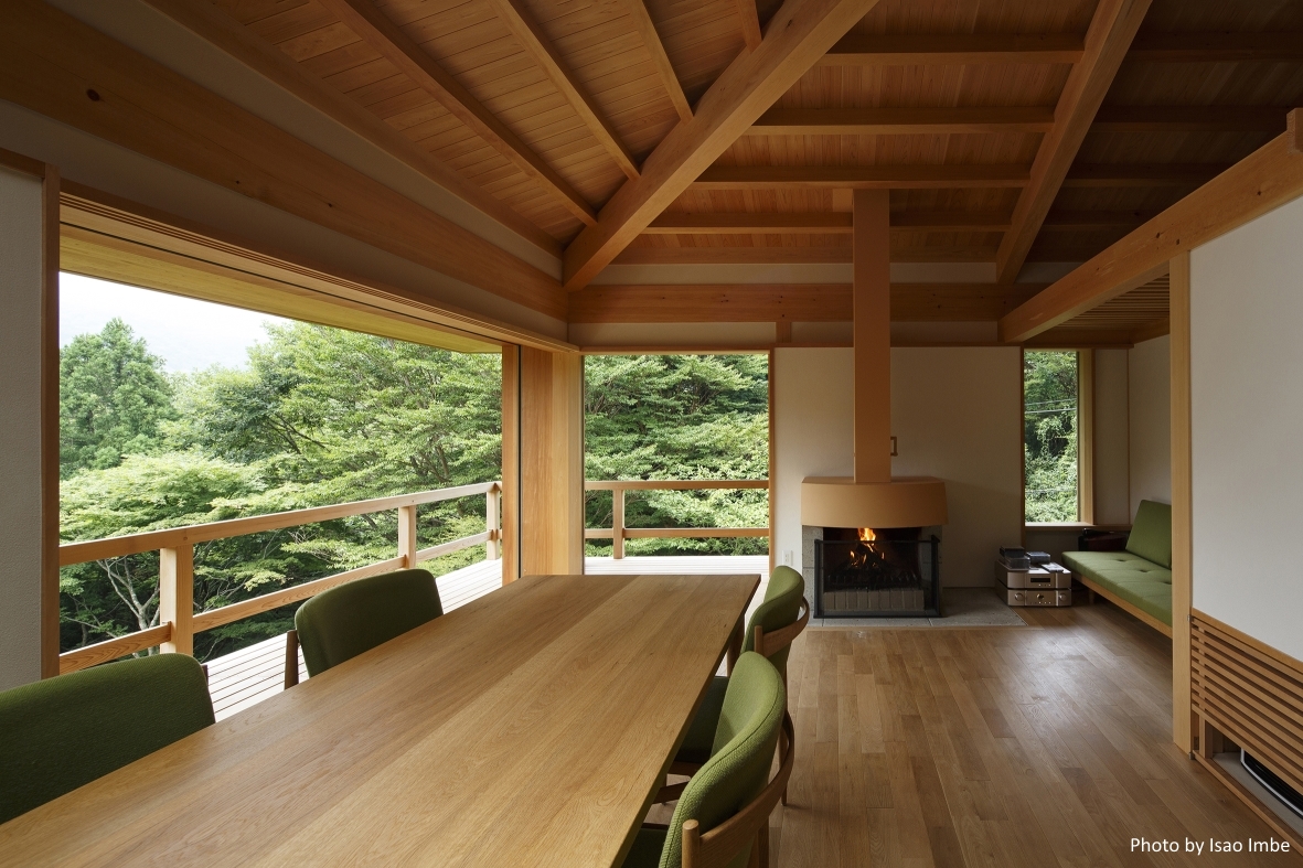 伝統的な木造建築をベースに、あたたかみのある空間作りを目指し、設計から施工まで一貫して手掛けている。
