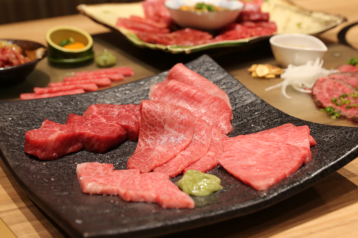 肉の柔らかさ、脂の味、見た目の美しさを追求した「肉料理 樹」の神戸ビーフ。