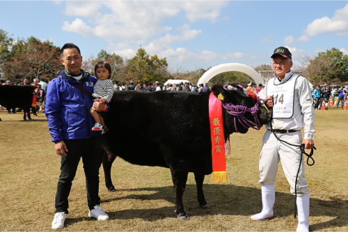 兵庫県畜産共進会第100回記念大会では、肉牛、牝牛の部で最優秀賞を受賞。